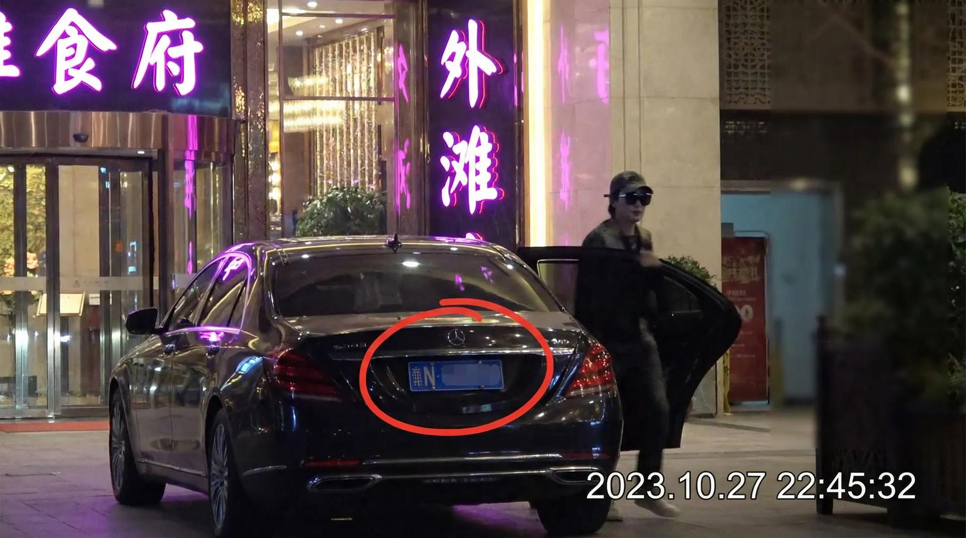 四虎视频 - 四虎视频在线观看 | 最新影视大片免费放送 | 流畅不卡顿体验 - 豪车餐厅外被拍